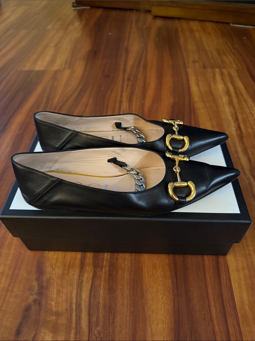 Gucci Black Leather Pointed-Toe Flats with Gold Horsebit Chain - Picture 4 of 8
